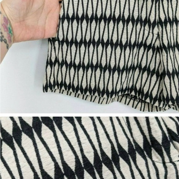 Joe Fresh 0 Black White Textured Zipper Pocket Shortie Shorts | size 0 - Picture 2 of 5